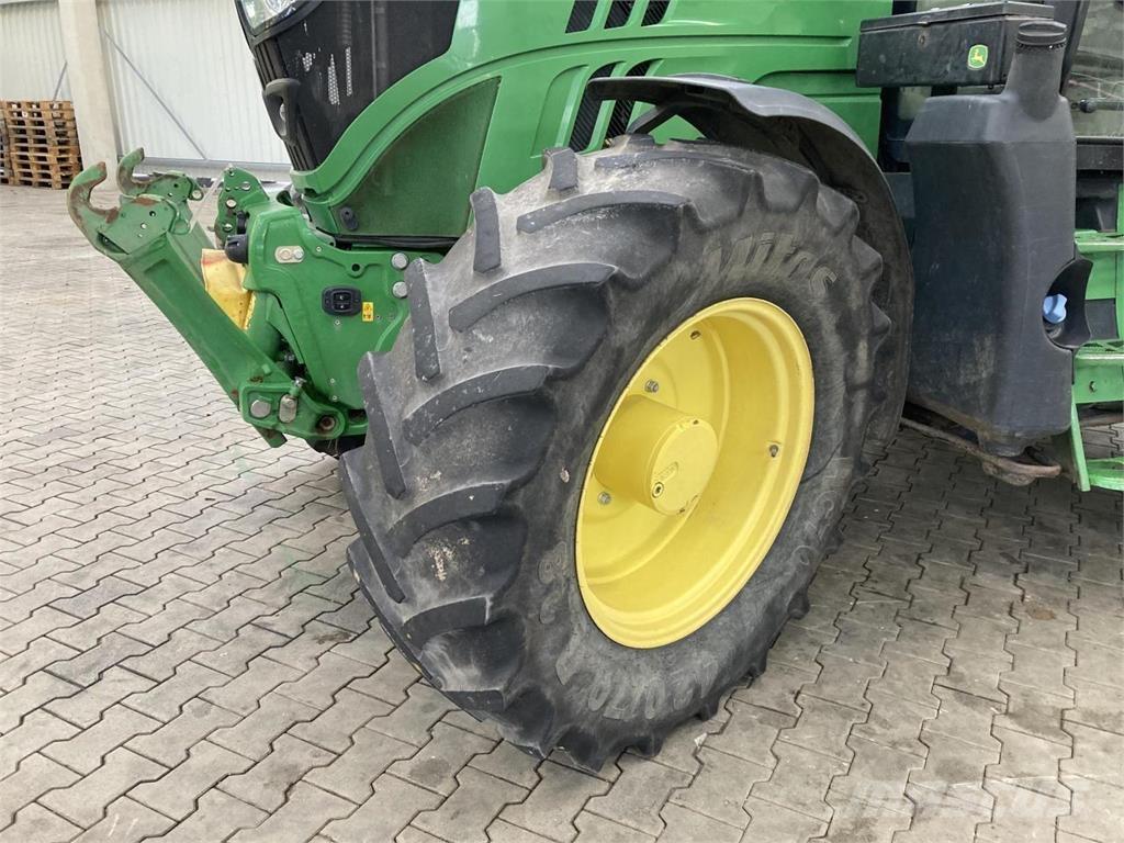 John Deere 6110R Traktoriai