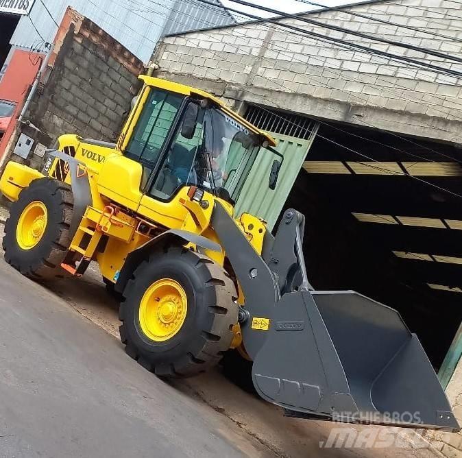 Volvo L 90 F Naudoti ratiniai krautuvai