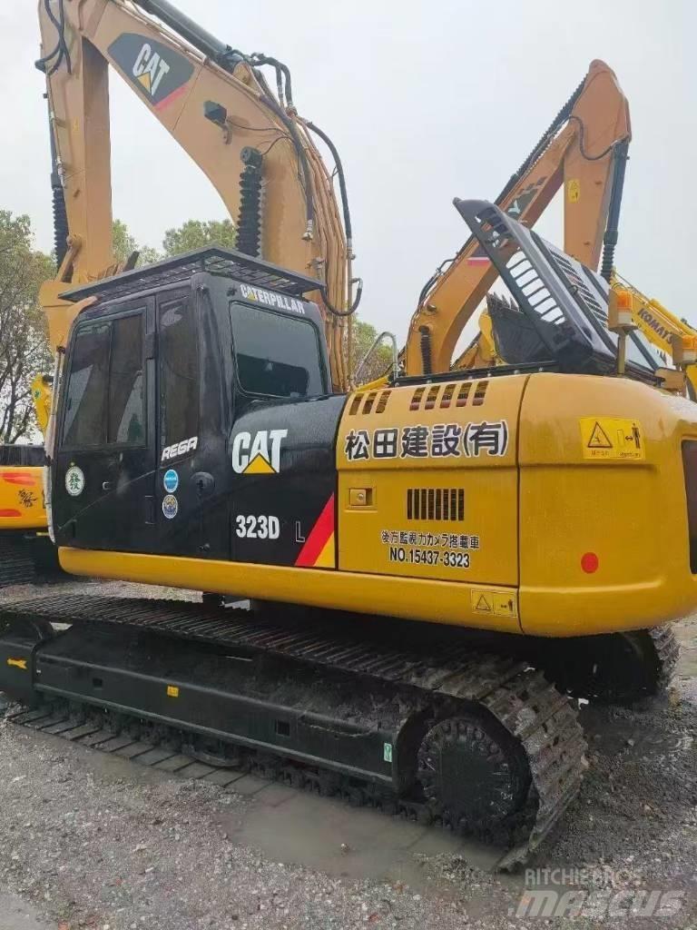 CAT 323D2 Vikšriniai ekskavatoriai