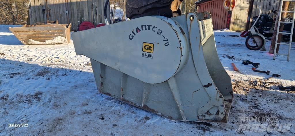GiANT CB-70 Smulkinimo kaušai
