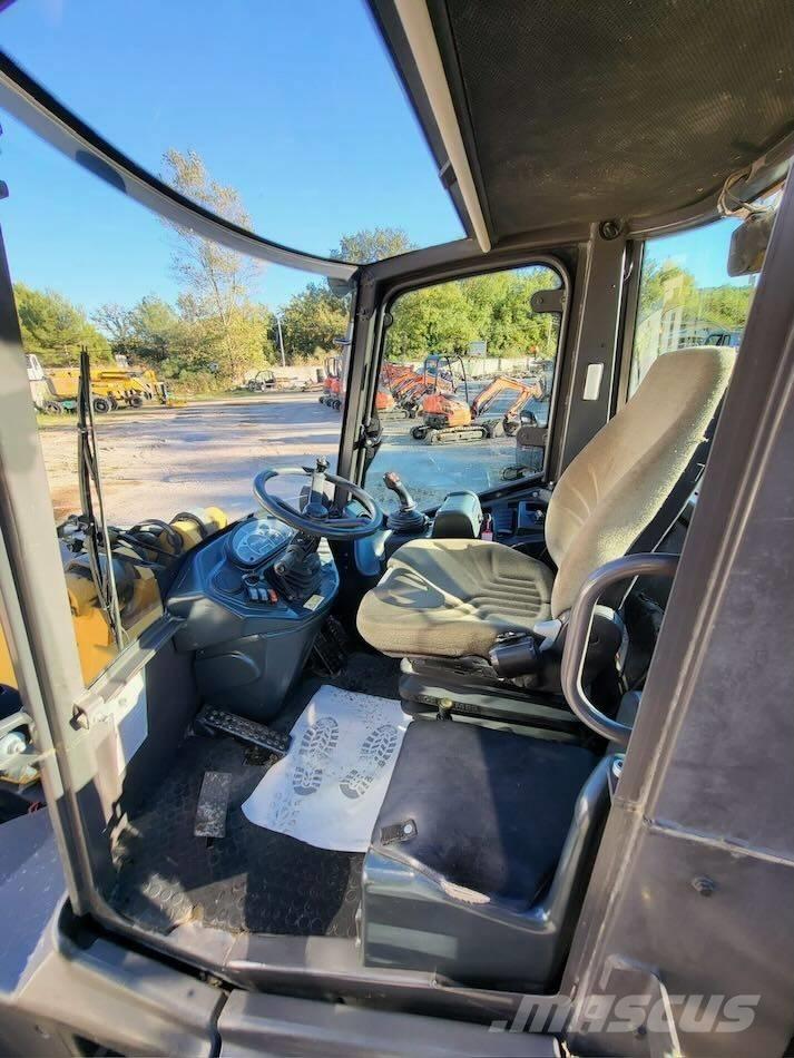 Mecalac AS 700 Naudoti ratiniai krautuvai