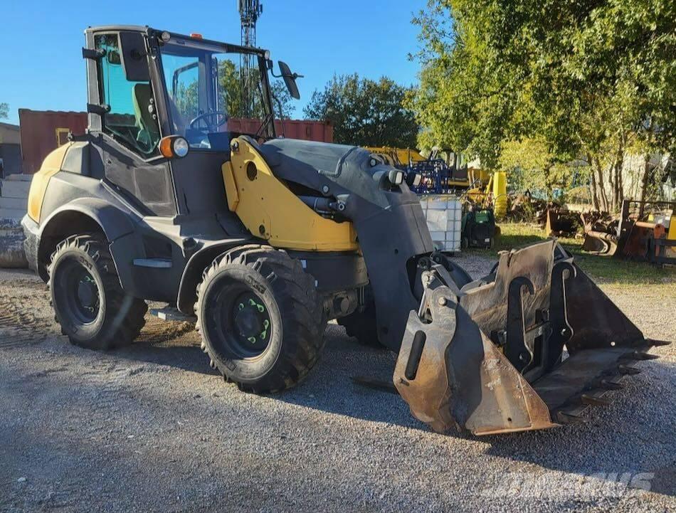 Mecalac AS 700 Naudoti ratiniai krautuvai