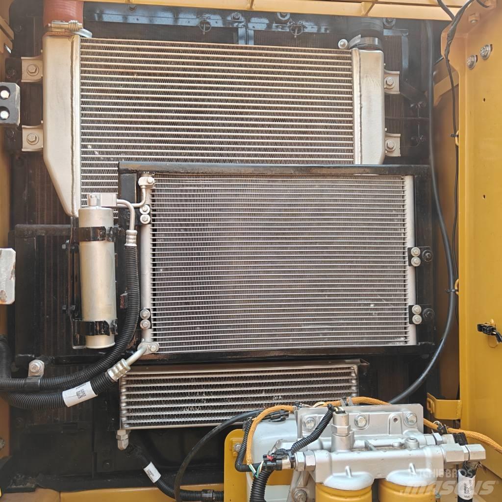 CAT 320D2L Vikšriniai ekskavatoriai
