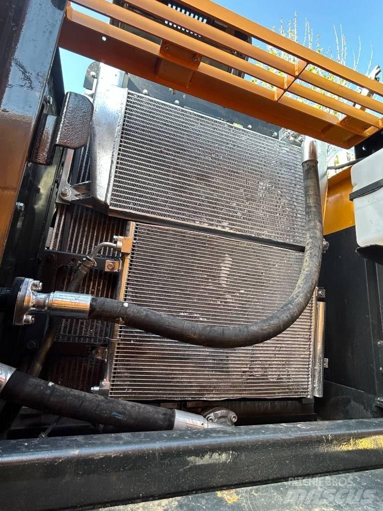 Hyundai 220LC-9S Vikšriniai ekskavatoriai