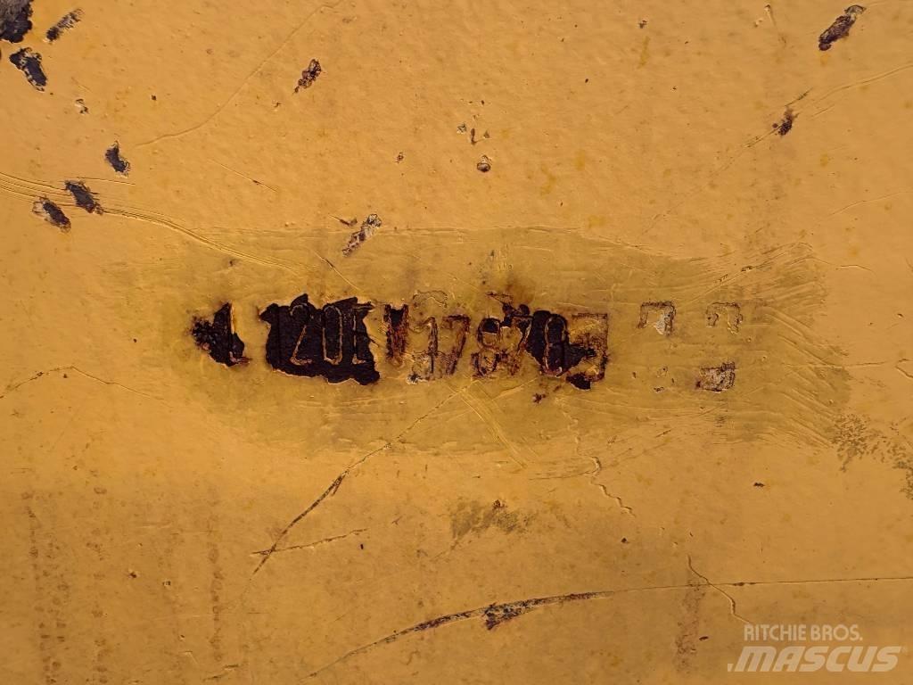 Volvo L 120 E Naudoti ratiniai krautuvai