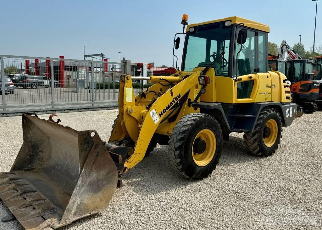 Komatsu WA 75 Naudoti ratiniai krautuvai