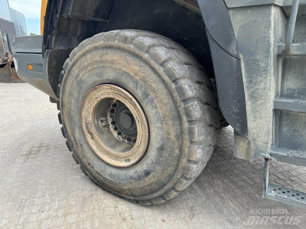 Liebherr L580 Naudoti ratiniai krautuvai