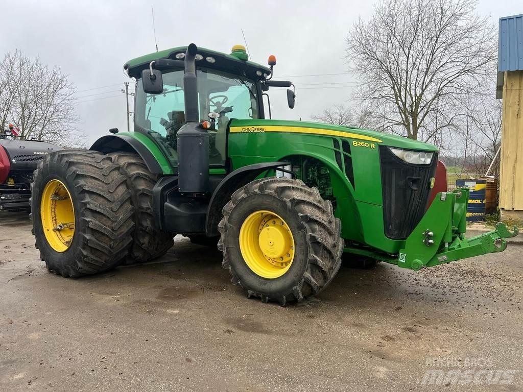 John Deere 8260R Traktoriai