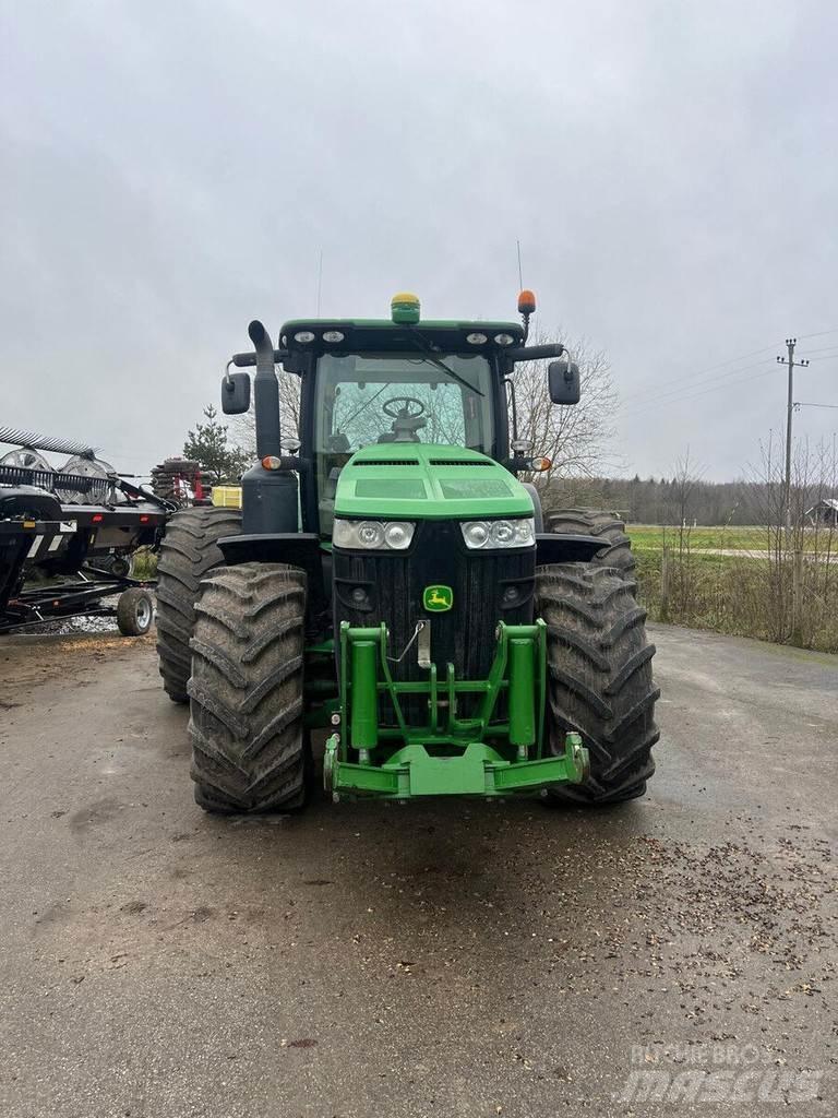 John Deere 8260R Traktoriai