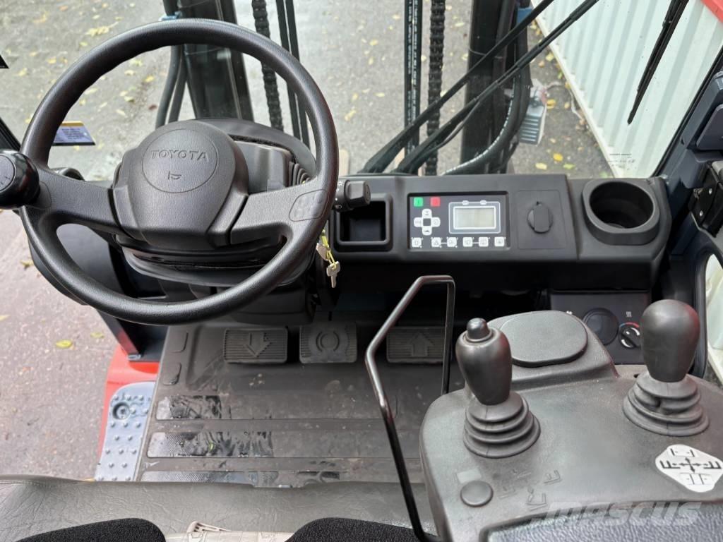 Toyota 8 FBMT 30 Elektriniai šakiniai krautuvai