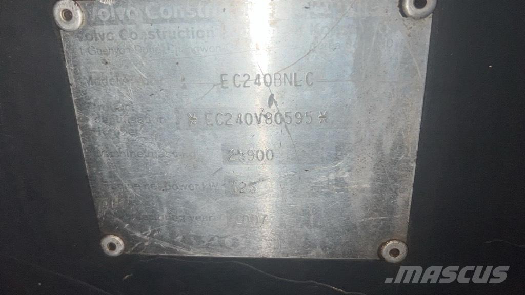 Volvo EC 240 B N LC Varikliai