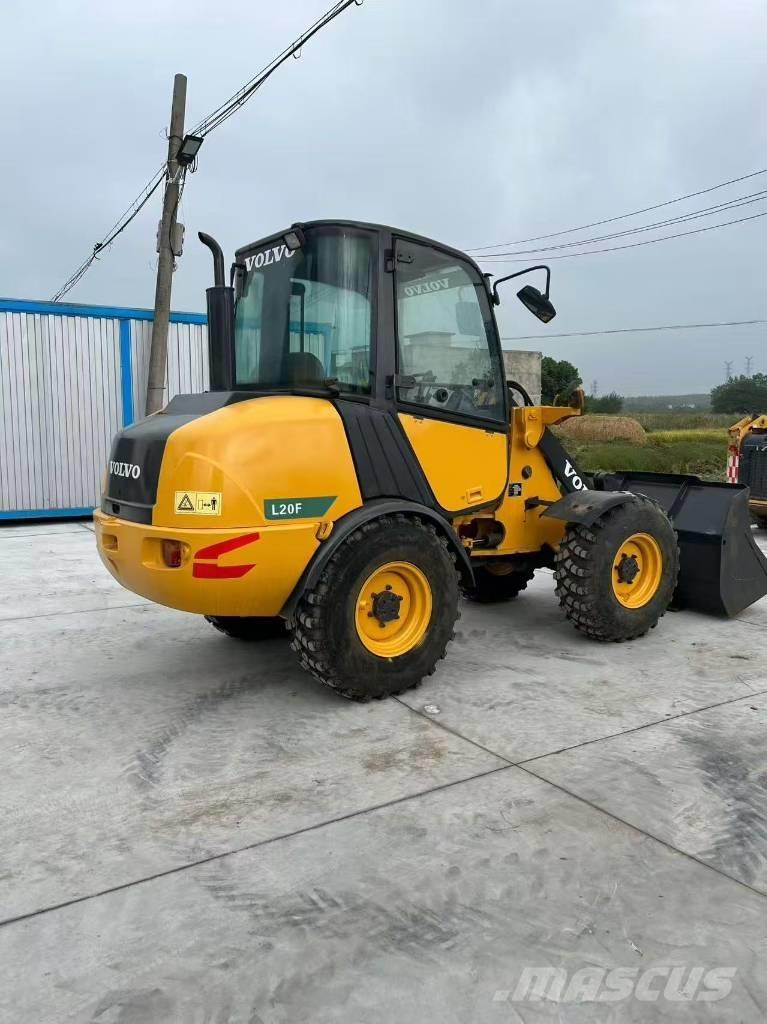 Volvo L 20 F Naudoti ratiniai krautuvai