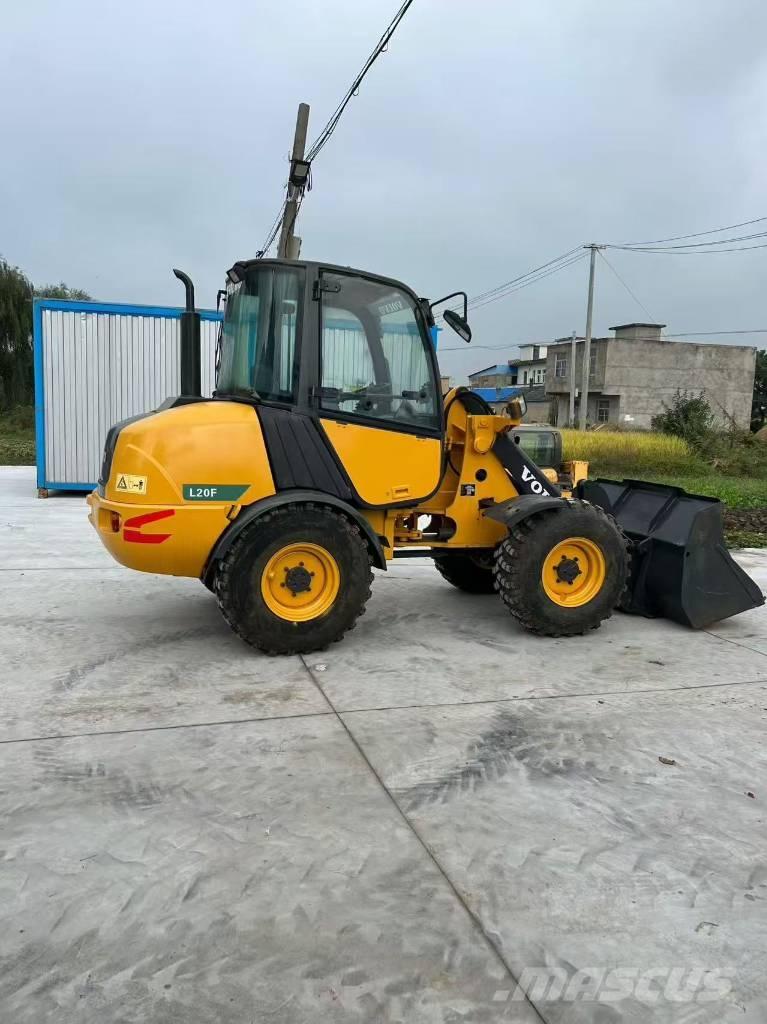 Volvo L 20 F Naudoti ratiniai krautuvai