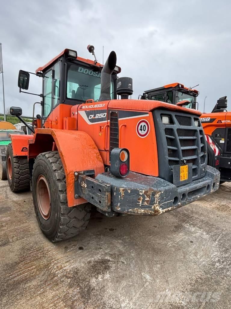Doosan DL 250 Naudoti ratiniai krautuvai