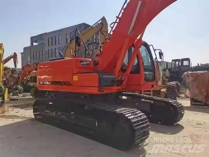 Doosan DX225LC Vikšriniai ekskavatoriai