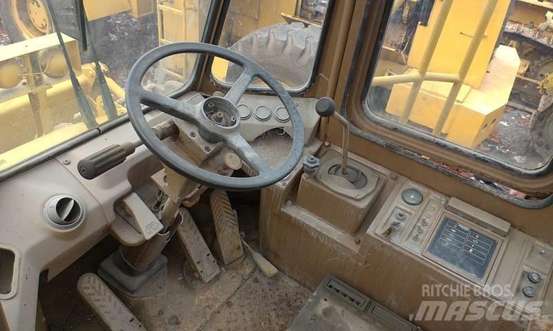 CAT 815 B Gruntiniai volai