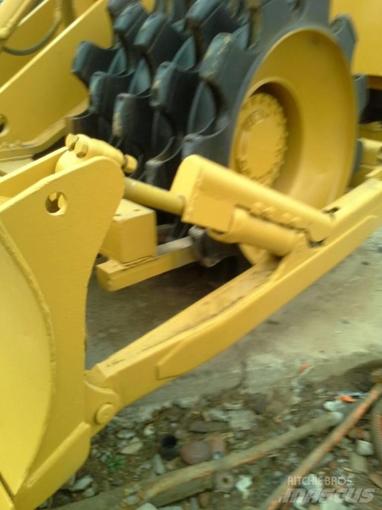 CAT 815 B Gruntiniai volai