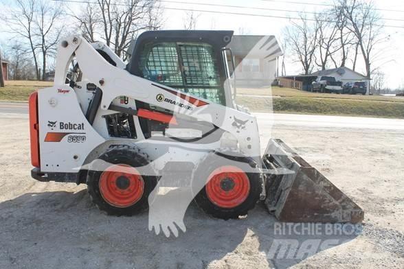 Bobcat S590 Krautuvai su šoniniu pasukimu