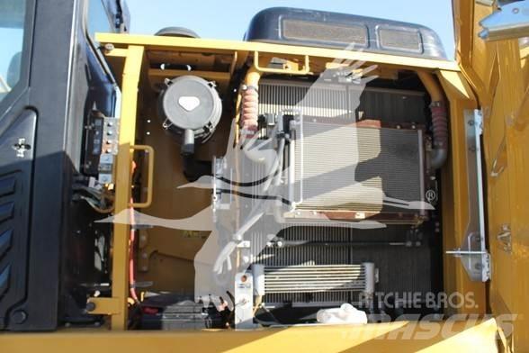 CAT 323FL Vikšriniai ekskavatoriai