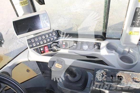 CAT 924K Naudoti ratiniai krautuvai