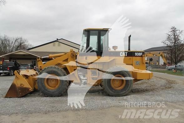 CAT 938F Naudoti ratiniai krautuvai