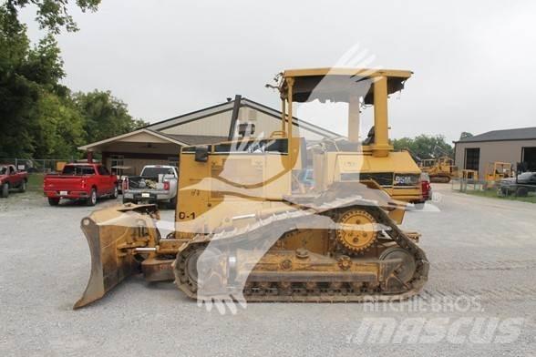 CAT D5M XL Vikšriniai buldozeriai