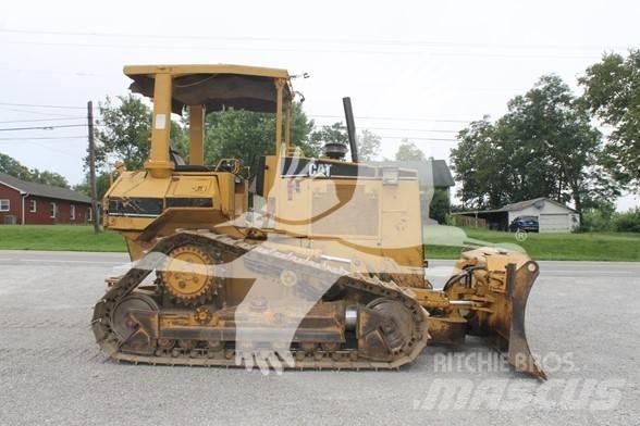 CAT D5M XL Vikšriniai buldozeriai