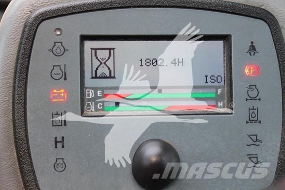Yanmar T210-1 Krautuvai su šoniniu pasukimu