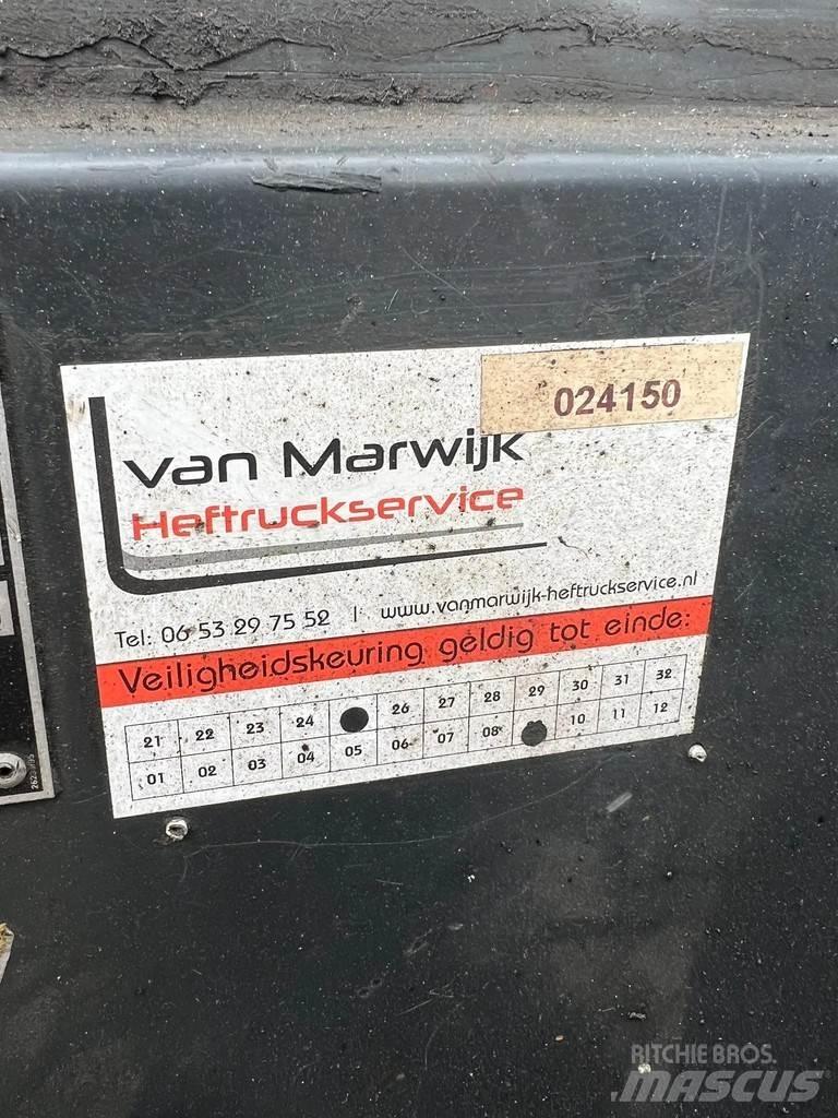 Linde E30-01 Elektriniai šakiniai krautuvai