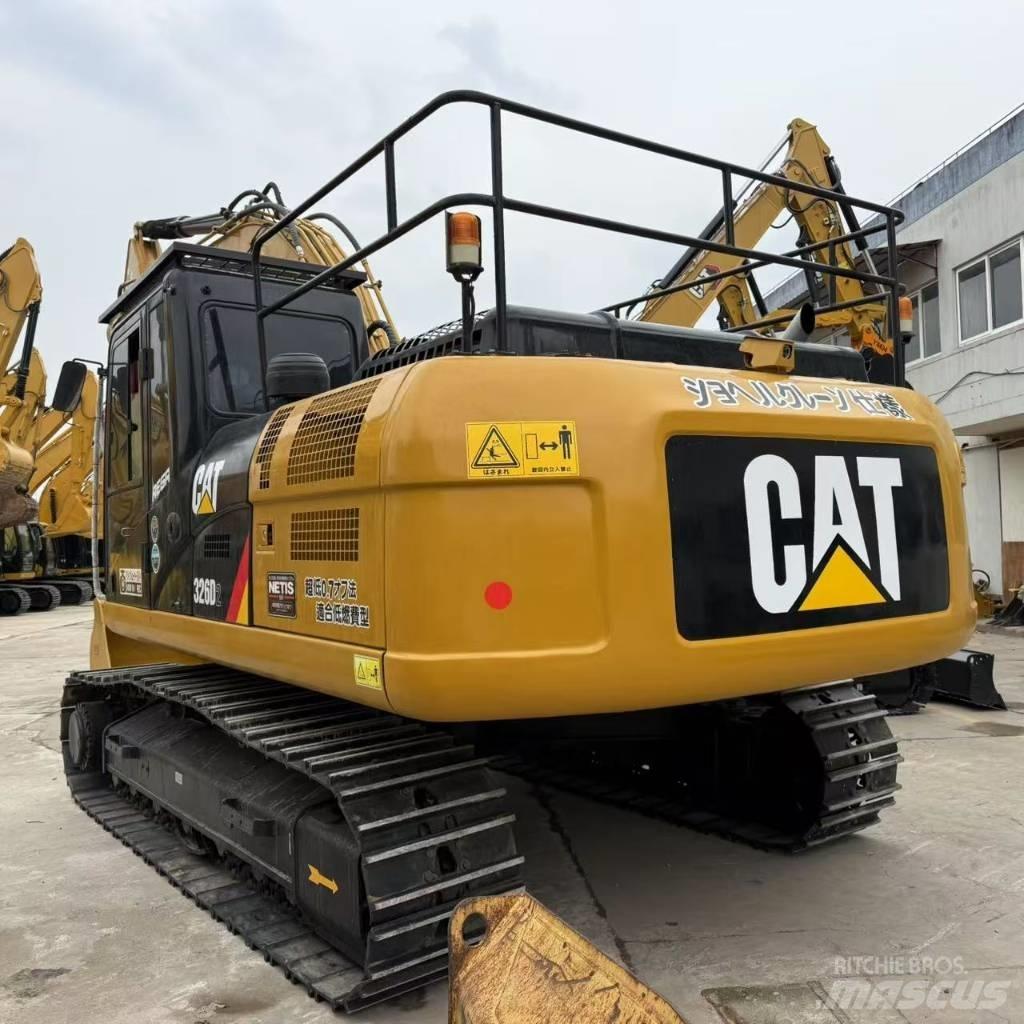 CAT 326D2 Vidutinės galios ekskavatoriai 7-12 t