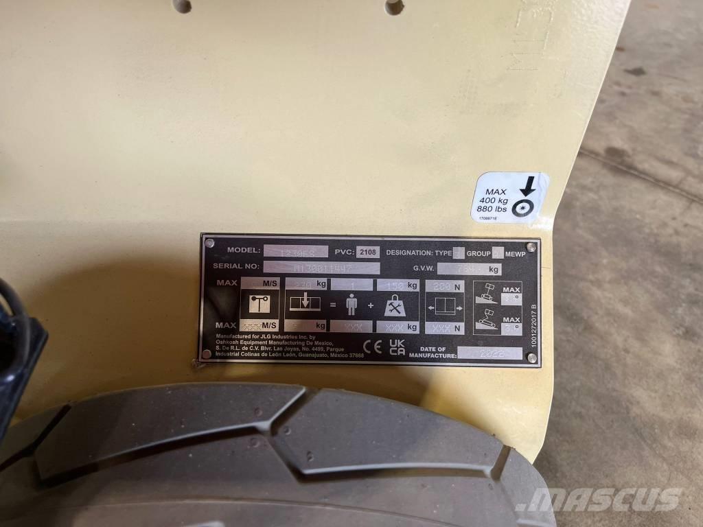 JLG 1230 ES Vertikalūs stiebiniai keltuvai