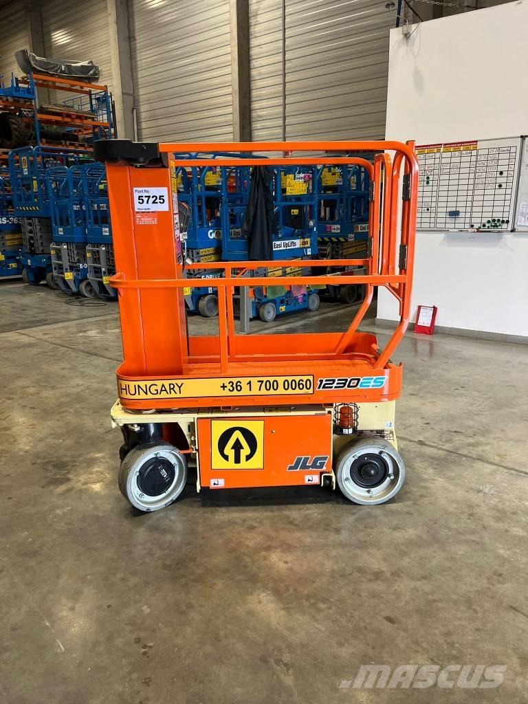 JLG 1230 ES Vertikalūs stiebiniai keltuvai