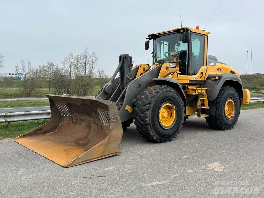Volvo L110H Naudoti ratiniai krautuvai