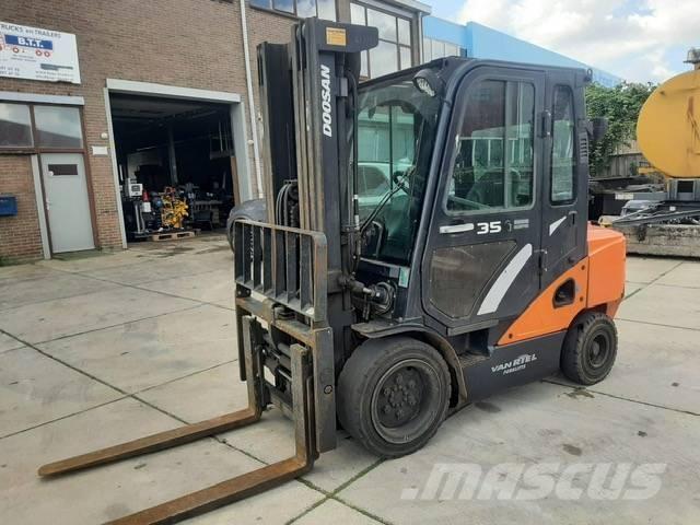 Doosan D 35 C-7 Dyzeliniai krautuvai