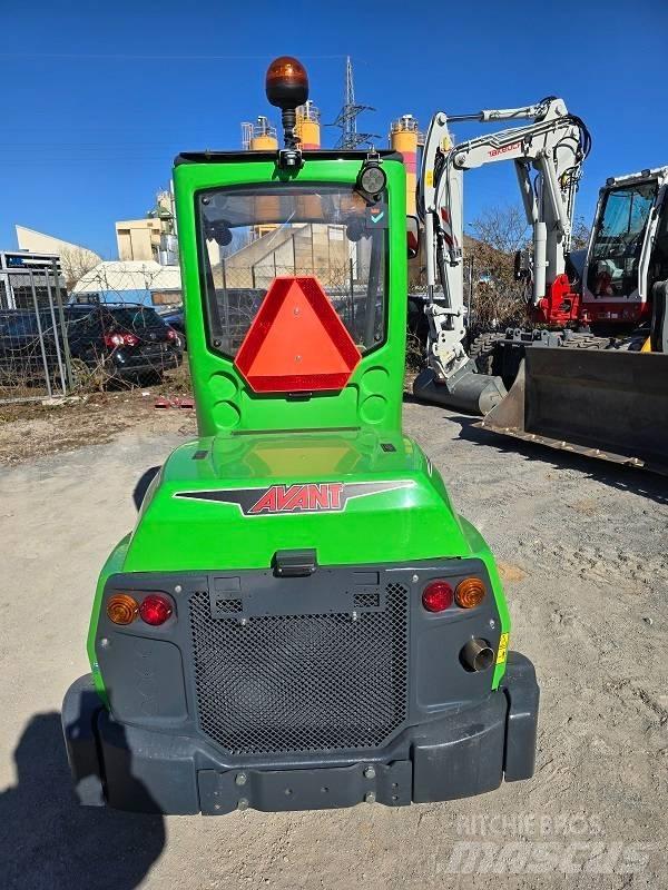Avant 755 i Krautuvai su šoniniu pasukimu