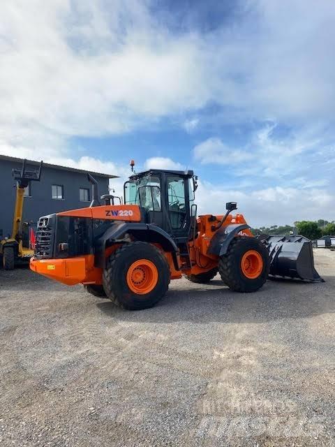 Hitachi ZW 220 Naudoti ratiniai krautuvai