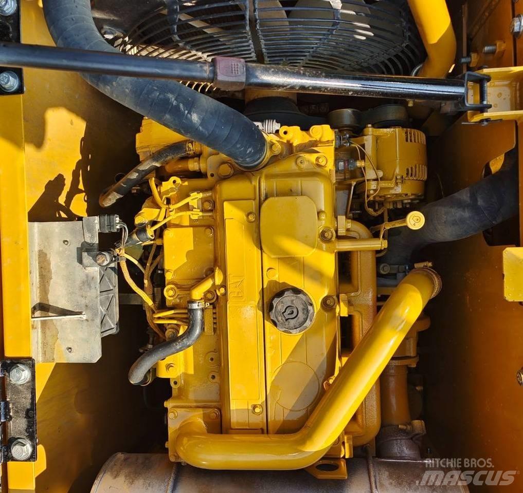 CAT 313D2GC Vikšriniai ekskavatoriai