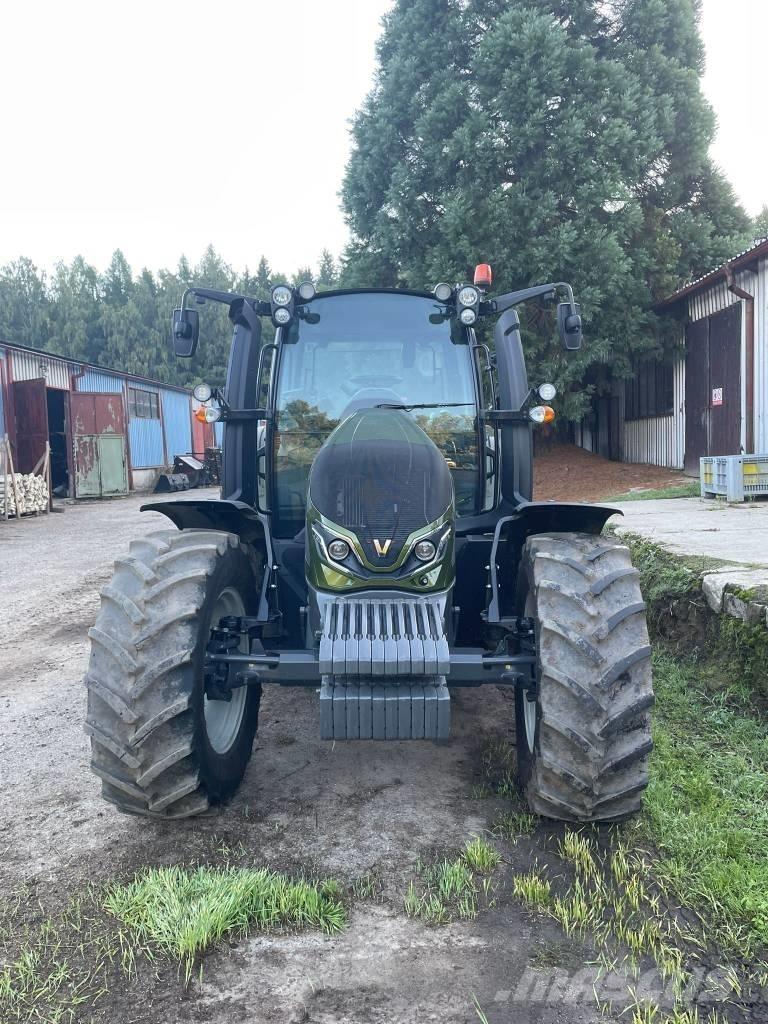 Valtra G 135 Traktoriai
