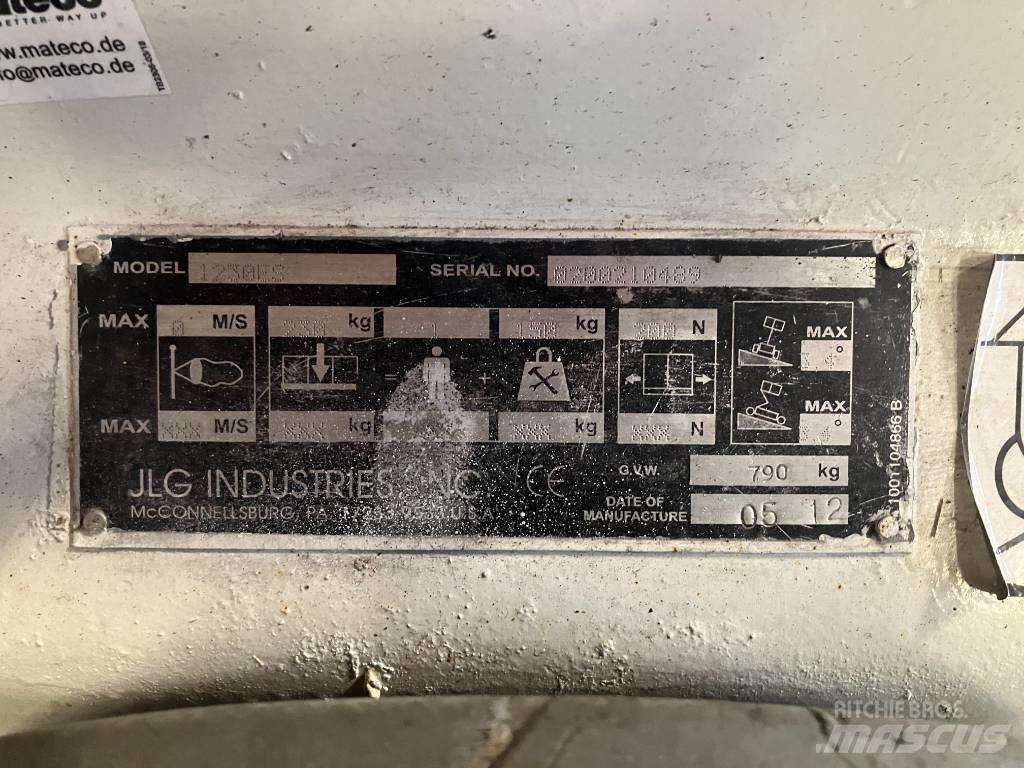 JLG 1230 ES Vertikalūs stiebiniai keltuvai