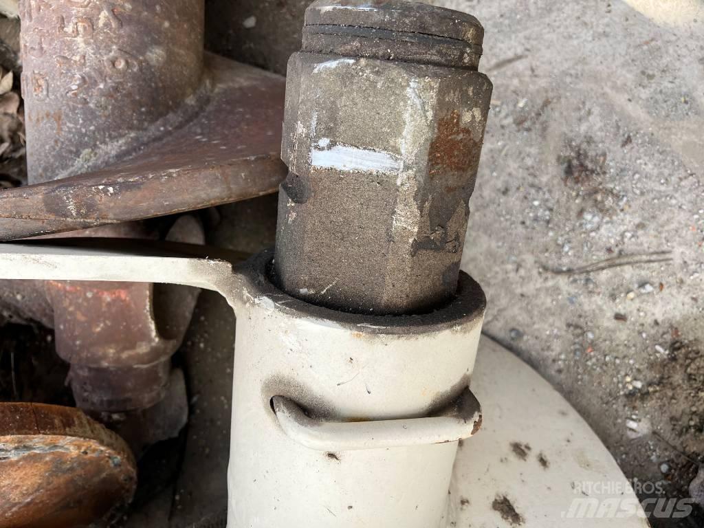 Bauer Bohranfänger Gręžimo įranga ir atsarginės dalys