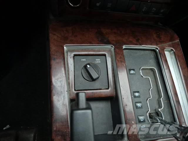 Dodge Nitro Lengvieji automobiliai