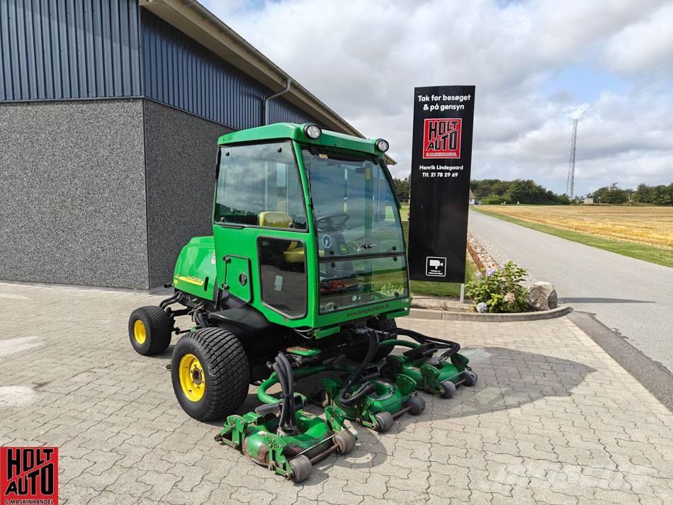 John Deere 3245 C Savaeigės žoliapjovės