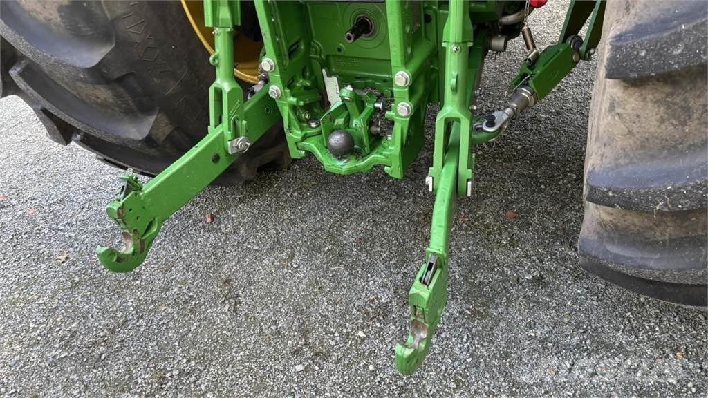 John Deere 6R215 Traktoriai