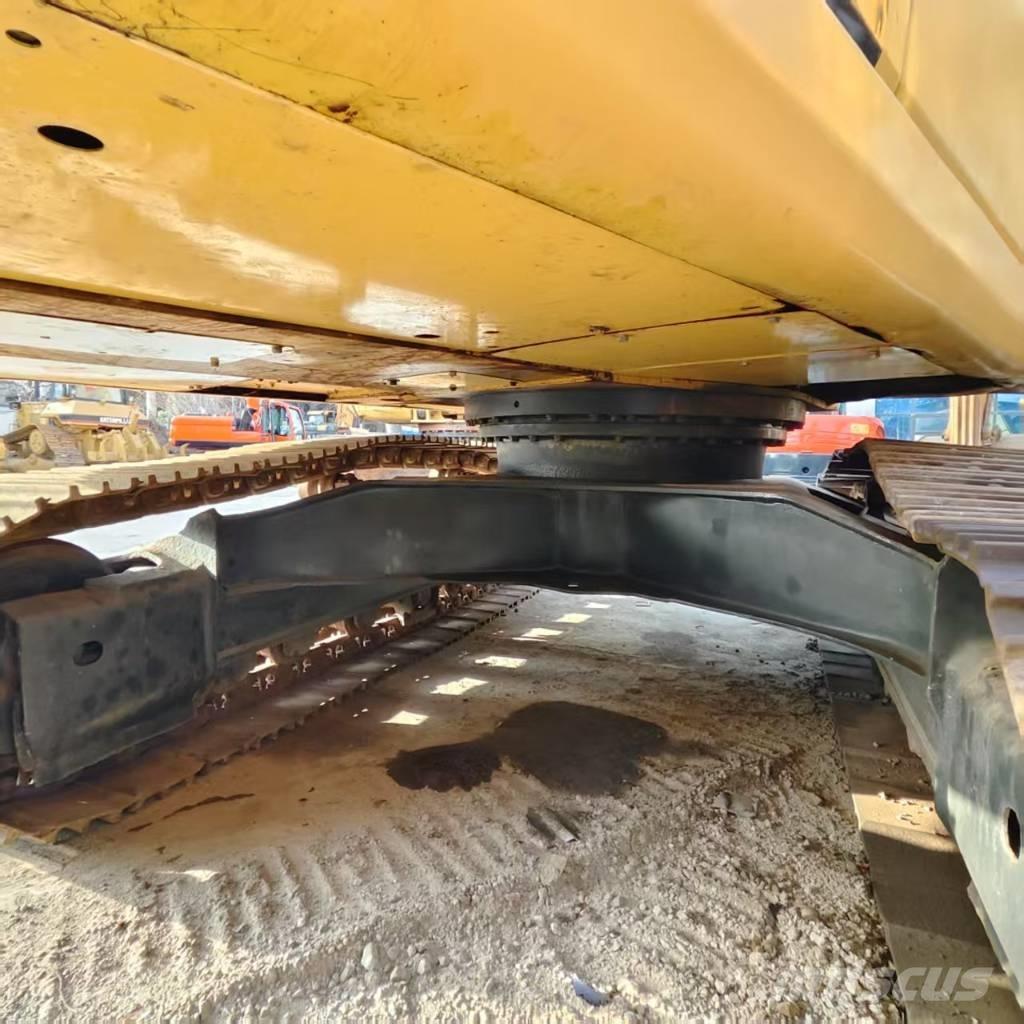 Komatsu PC 200-7 Vikšriniai ekskavatoriai