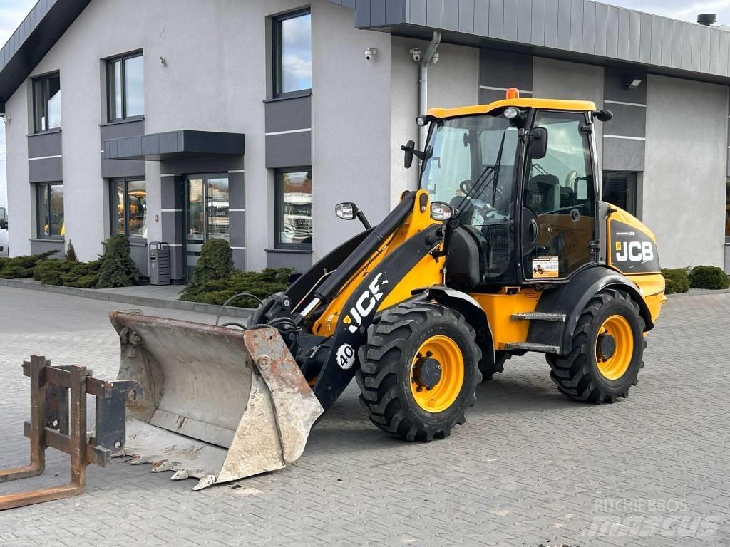 JCB 409 AGRI Naudoti ratiniai krautuvai
