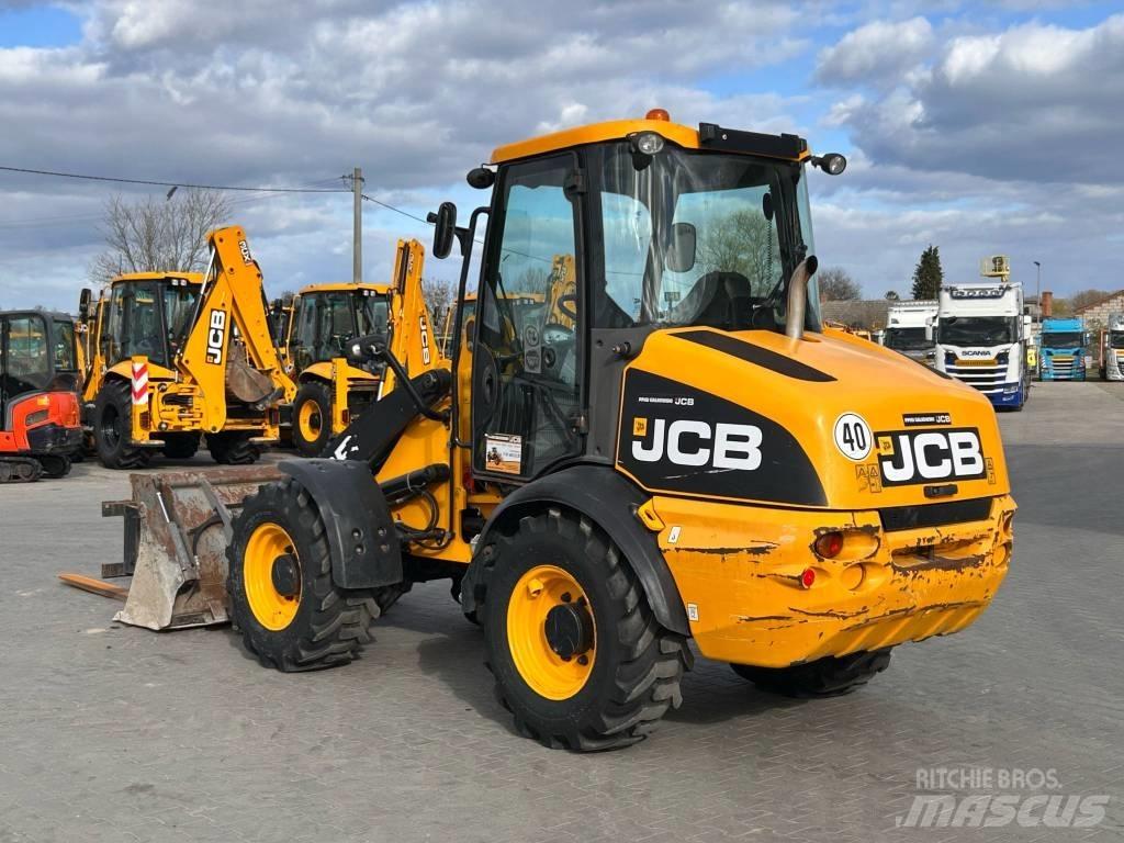 JCB 409 AGRI Naudoti ratiniai krautuvai