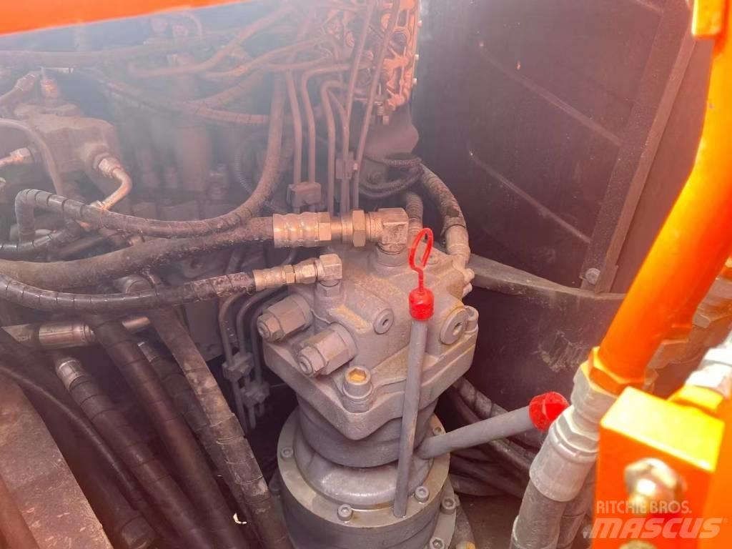 Hitachi 120 Vikšriniai ekskavatoriai