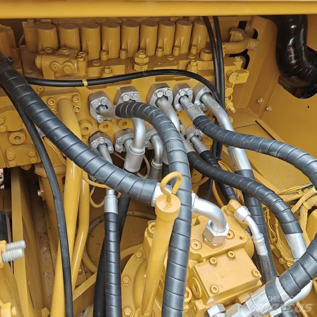 CAT 320 Vikšriniai ekskavatoriai