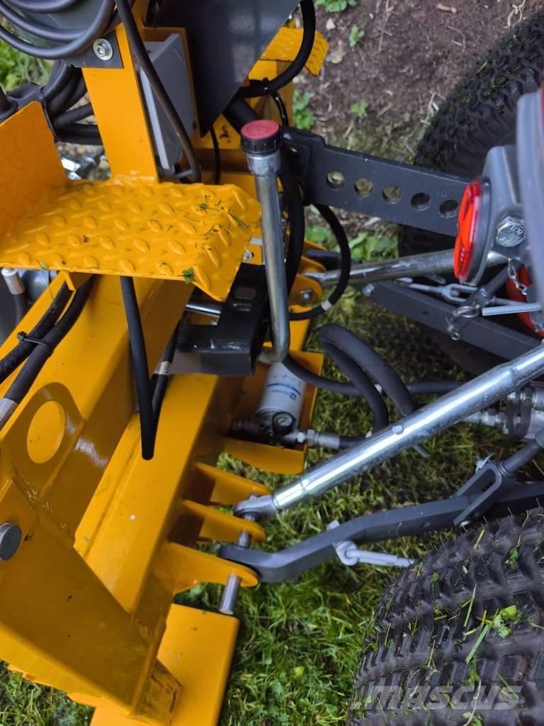 Kubota L1-382 HST Traktoriai