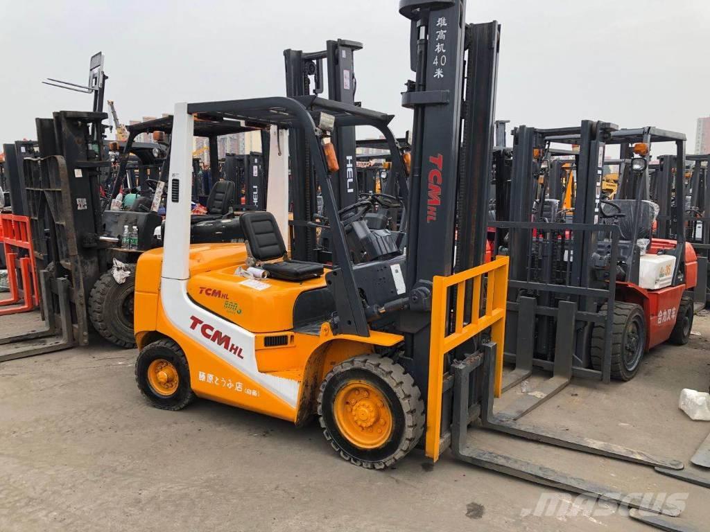 TCM FD30 Dyzeliniai krautuvai